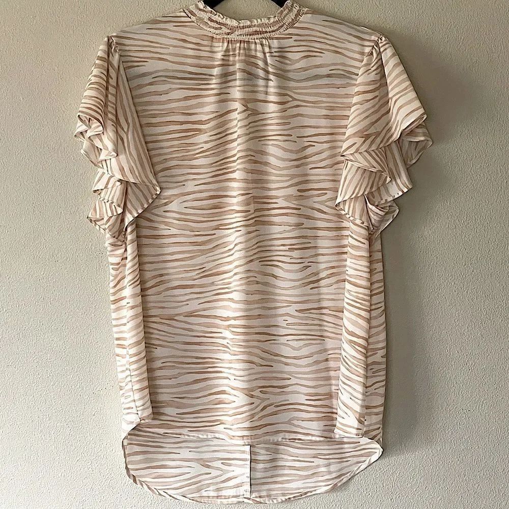 NWOT! Cream and Tan, Apt. 9, Short-Sleeve Blouse. Size Large.